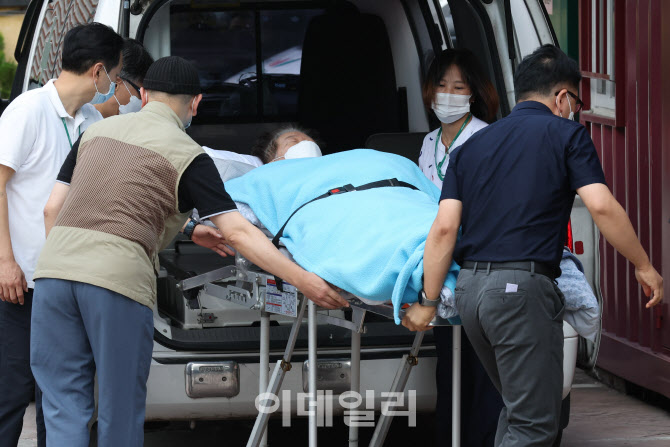 녹색병원 이송된 이재명 대표                                                                                                                                                                       