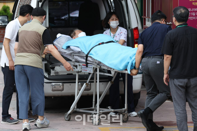 녹색병원 이송된 이재명 더불어민주당 대표                                                                                                                                                          