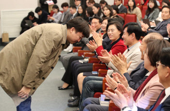 출판 기념회, '인사하는 이준석 전 대표'                                                                                                                                                  