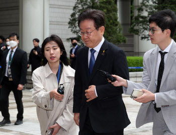  서울지법 향하는 이재명 더불어민주당 대표                                                                                                                                                         