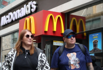 맥도날드, '2일부터 버거 등 평균 가격 2.8% 인상'                                                                                                                                         