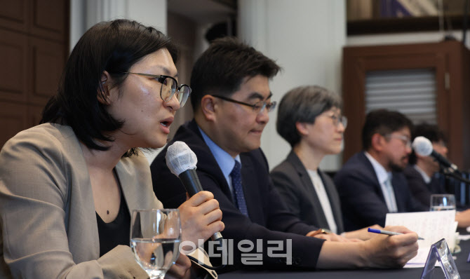 취재진 질문에 답하는 하은진 비대위원                                                                                                                                                              