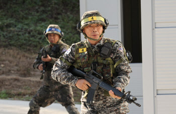  '시니어 아미', 시가지 전투 훈련 체험                                                                                                                                                   