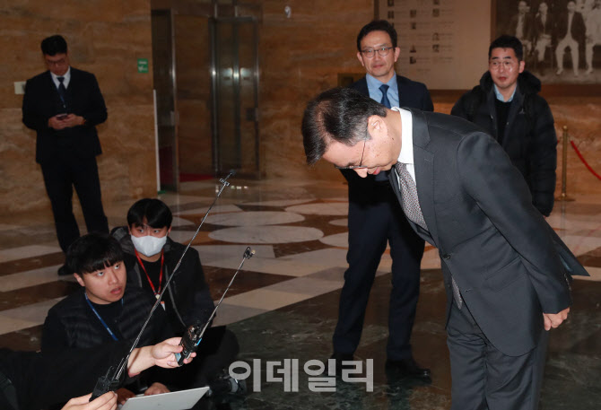 최재해, '정치적 탄핵 매우 유감...자진 사퇴 생각 없다'                                                                                                                                   