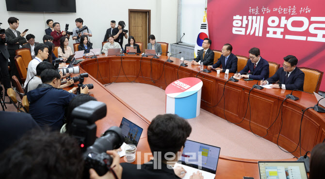 권영세 국민의힘 비상대책위원장, 단일화 관련 기자간담회                                                                                                                                            