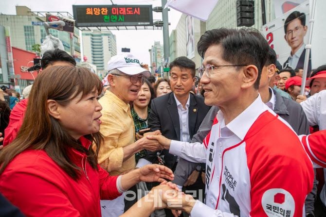 지지자 만난 김문수 국민의힘 대선 후보                                                                                                                                                             