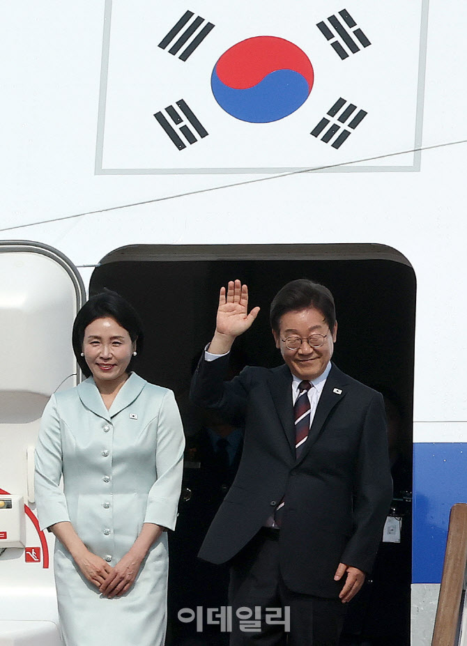 취임후 첫 순방길 오른 이재명 대통령                                                                                                                                                               