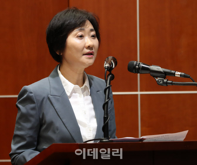  노후연금 심포지엄 축사하는 이스란 실장                                                                                                                                                           