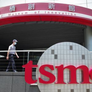 "트럼프, 다음달 TSMC 美공장 완공식에 참석할지도"