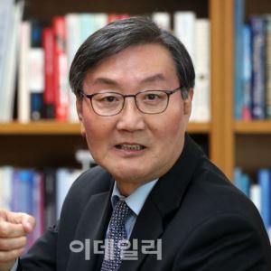 "미·중 갈등 '트럼프 1기' 때와 달라…60% 관세 지속 어려워"②