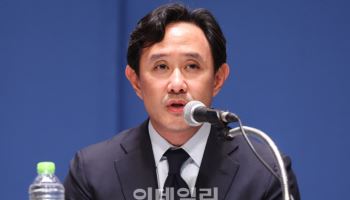 '유상증자 철회' 최윤범 고려아연 회장 "의장직 내려놓을 것"