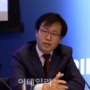 "관세만으론 美무역적자 메우기 역부족…트럼프, '弱달러 정책' 펼 것"