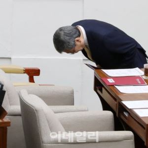 [포토] 인사하는 정근식 서울시교육감                                                                                                                                                                     