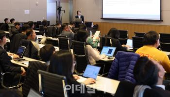 기업거버넌스포럼 발표하는 스테파니 린, 리서치 헤드