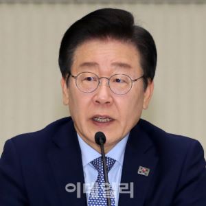 [포토]이재명, 한국거래소 찾아 국내 주식시장 활성화 논의                                                                                                                                                 