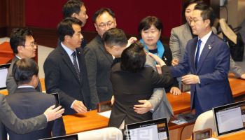 與안철수 이어 김예지·김상욱도 탄핵 표결 참여…김상욱, '반대' 투표(종합)