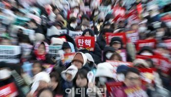 국회 앞 200만명 운집··· '윤석열 탄핵' 가결 축제 열기