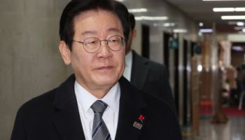 이재명 "내란 어둠 몰아내는 국민 곁에 예수께서 함께하시길"