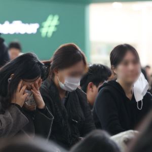 눈물의 새해 맞이한 유가족들…희생자 시신 인도까진 ‘한참’(종합)