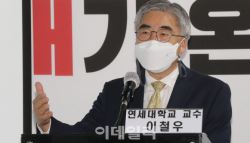 尹 ‘58년 우정' 이철우 교수 “극우 수괴 될 줄은…”