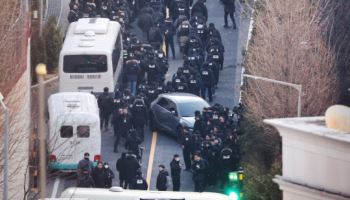 [속보] 공조본 "10시 33분, 윤석열 대통령 체포"