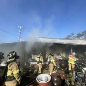 전남 나주 주택서 화재…60대 여성 화상