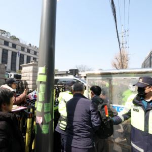 경찰, 尹 탄핵심판 선고일 전국 '갑호비상' 발령…2만여명 동원한다