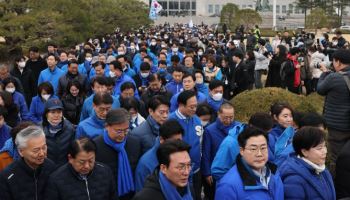 尹탄핵 선고 임박…주말간 찬반 진영 집회 ‘최고조’
