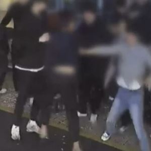 “요즘 밤길 무섭다” 새벽 건대입구서 20대 남녀 15명 ‘패싸움’