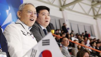 세계여자컬링대회 찾은 유인촌 장관 “컬링 저변 확대 기대”