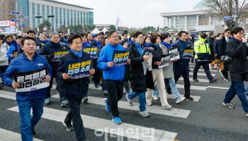 탄핵 찬반 막판 총력전…野 광화문으로 與 헌재로