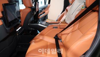 렉서스 LX700h의 4인승 뒷좌석