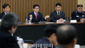 건설 근로자 간담회 발언하는 김문수 장관