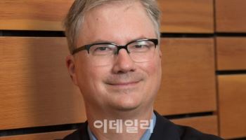 "트럼프 행정부, 과학 예산·인력 축소로 中 주도권 잡을 수도"