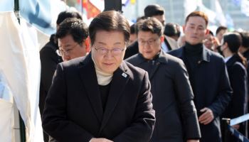 이재명 대표, '방탄복 입고 현장 최고위 참석'