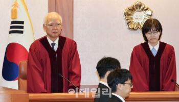 [속보]헌재 "尹 탄핵심판 선고일 오늘 공지 안한다"