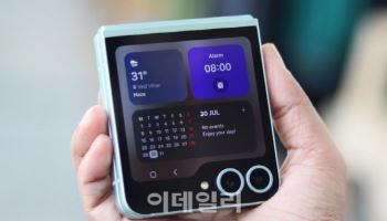 "999달러 벽 깰까" 삼성의 보급형 폴더블폰 가능성 