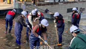 롯데마트 슈퍼, 세계 물의 날 맞아 청계천 정화 활동