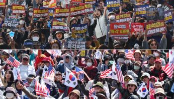 서울 도심 곳곳서 ‘막판’ 집회…尹 탄핵 촉구 vs. 반대 갈라져
