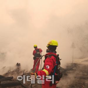 울산·산청 산불 진화율 50%대 넘어…의성 30%대 그쳐