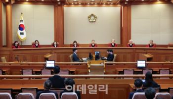 韓탄핵 기각 "계엄 적극행위 없어"…법조계 "尹심판 영향 미미"