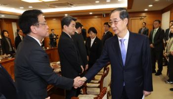 위기대응능력 보여준 최상목…‘대대행 체제’ 대혼란 막았다