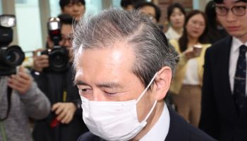 日 '왜곡교과서'에…정부 "유감, 시정 촉구"