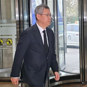 '전자산업 거목' 삼성 한종희 별세…침통한 재계 "정말 슬픈 일"