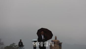 봄비 내리는 광화문