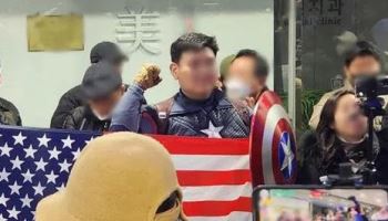 “한국 분 아닌거 같아, 패도 되죠?” 캡틴 아메리카 尹 지지자 폭언