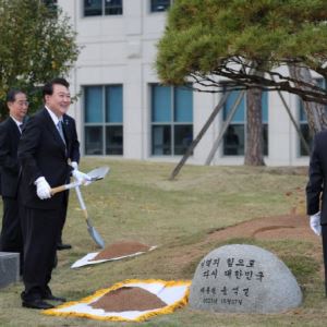 파면된 대통령들이 심은 나무들...퇴출해야 할까?