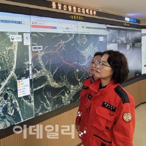 “열흘간 사투벌인 역대 최악 의성 산불…2차 피해 예방 주력”