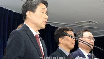 의대 모집인원 동결에도 ‘정원 5058명’ 유지…갈등 뇌관 우려(종합)