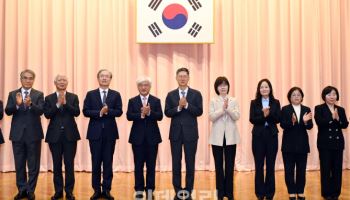 문형배·이미선 오늘 퇴임…9인 헌재, 열흘만에 다시 빈자리
